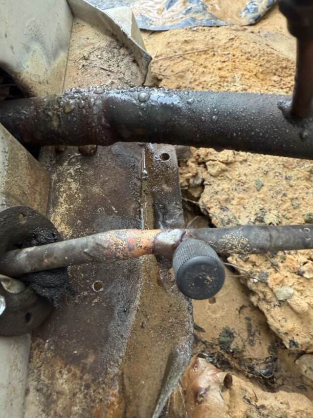 This shows the new solder that covered up the leak