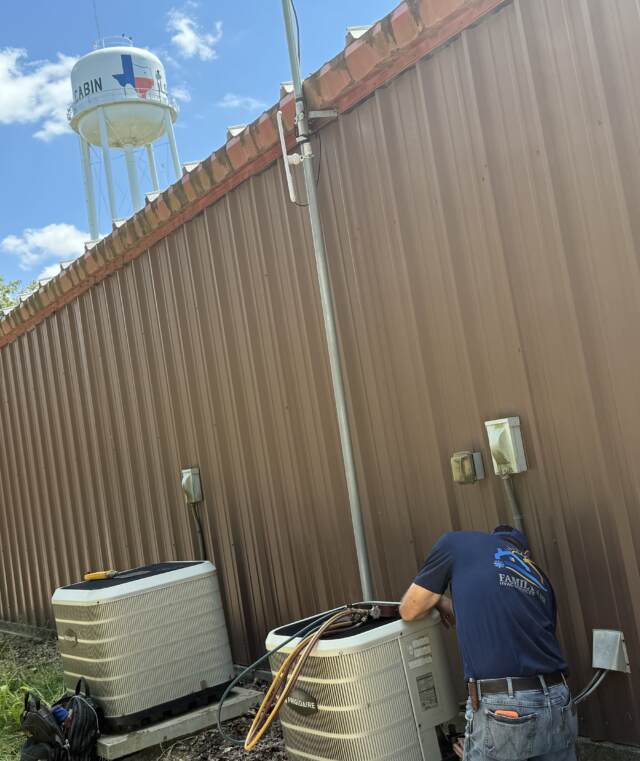 Hooking up the refrigerant guages on the outdoor unit