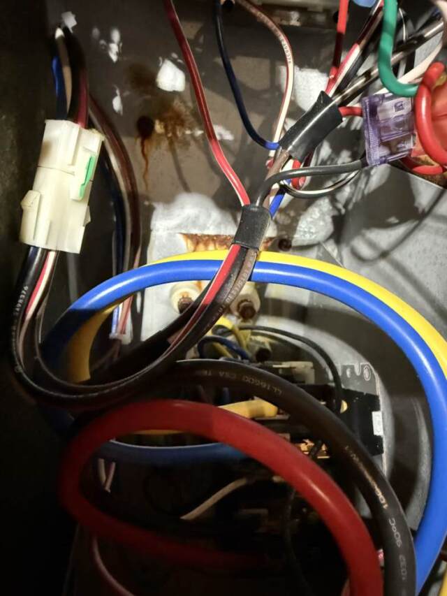 A look inside the very tight and crowded electrical compartment of the heater.