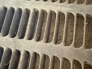 behind the metal louvers is the coil which you can see if completely covered in dirt and hair