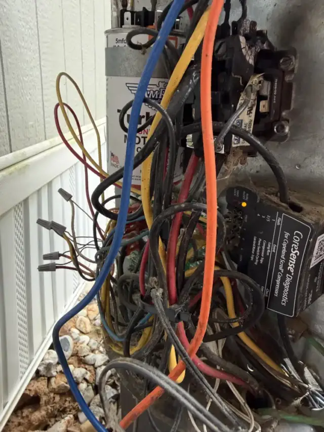 amungst all the wires the black relay is burned and the capacitor in the back is derated past specs