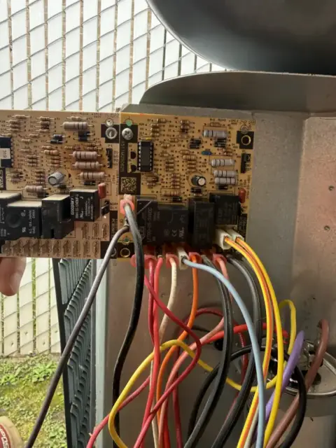 This shows a comparison of the good board vs the old board, you can see the burning spots around the resistors.